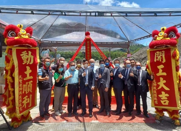綠岩集團彼得綠樂儲能案場開工動土